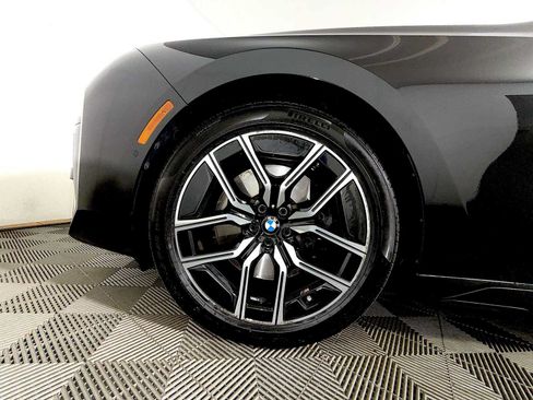 Certified 2025 BMW 760i xDrive w/ Executive Package AWD/4WD image 8