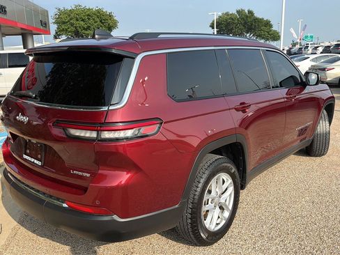 Used 2022 Jeep Grand Cherokee L Laredo w/ Luxury Tech Group I RWD image 3