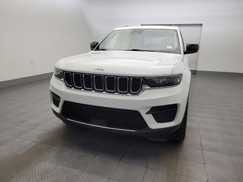 Used 2024 Jeep Grand Cherokee Laredo RWD image 15