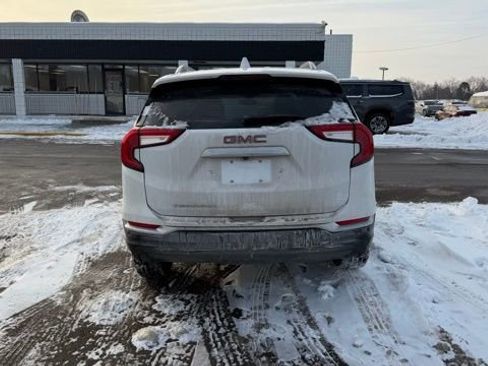 Used 2023 GMC Terrain SLT image 9