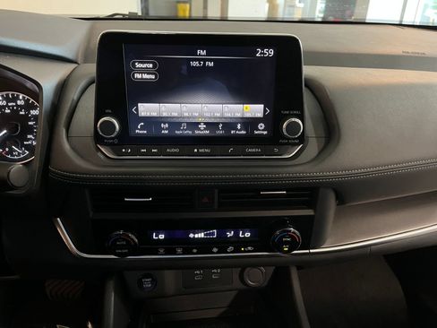 Used 2025 Nissan Rogue SV FWD image 17