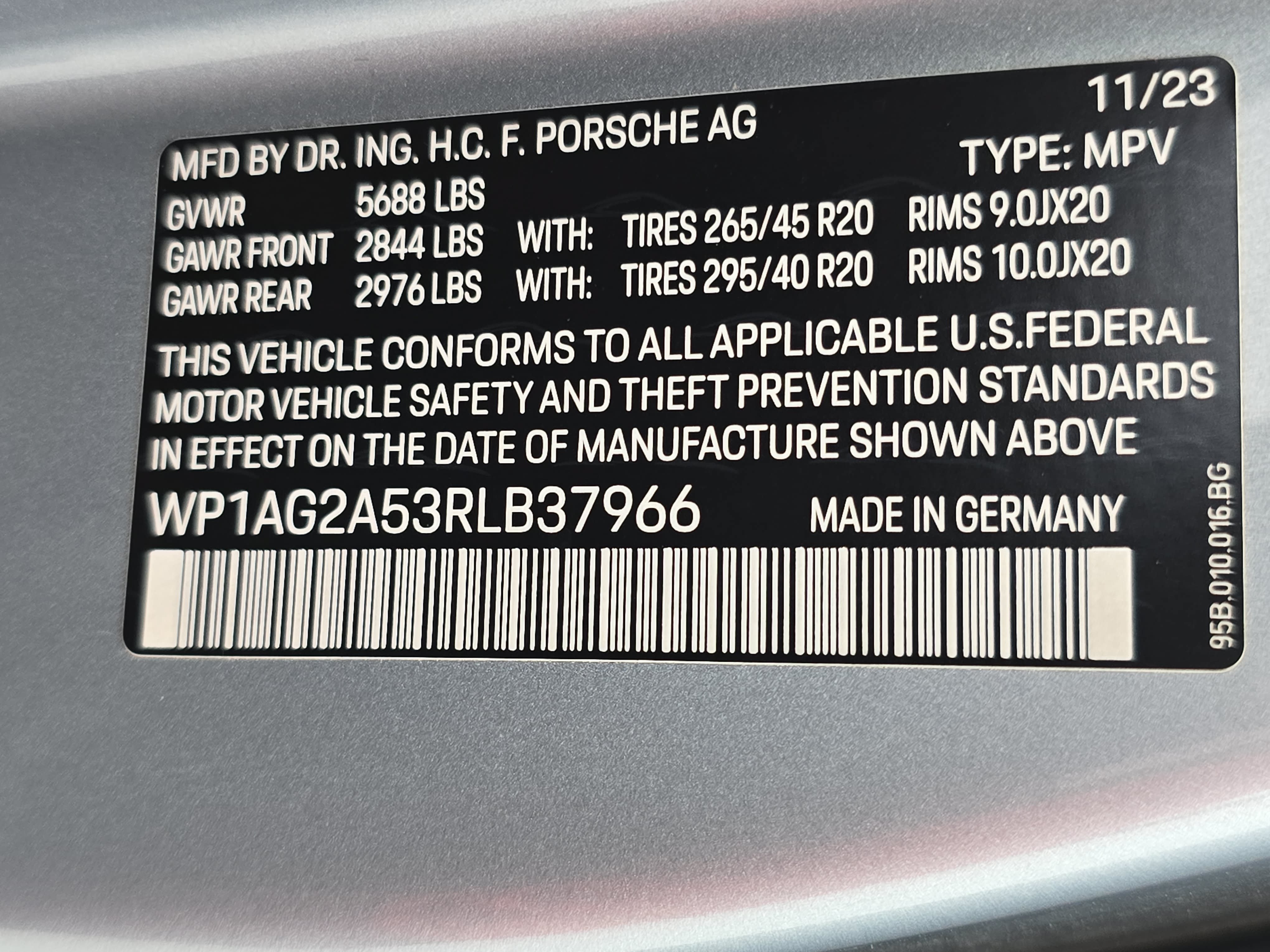 Certified 2024 Porsche Macan S AWD/4WD image 38