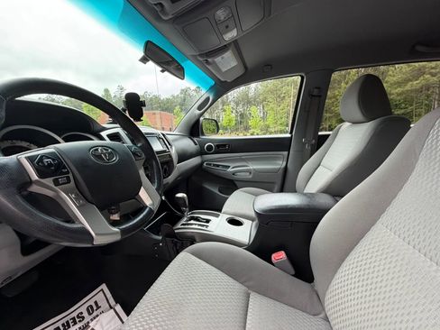 Used 2015 Toyota Tacoma PreRunner w/ SR5 Package RWD image 16