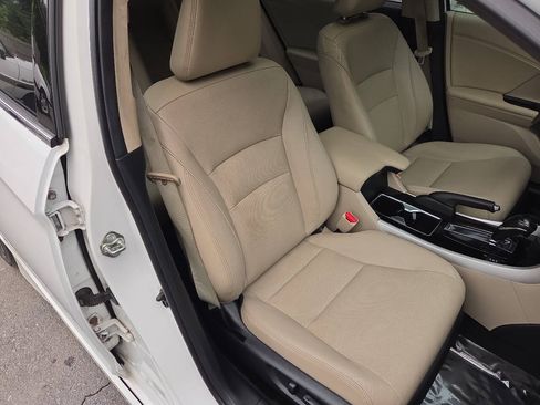 Used 2016 Honda Accord Touring image 16
