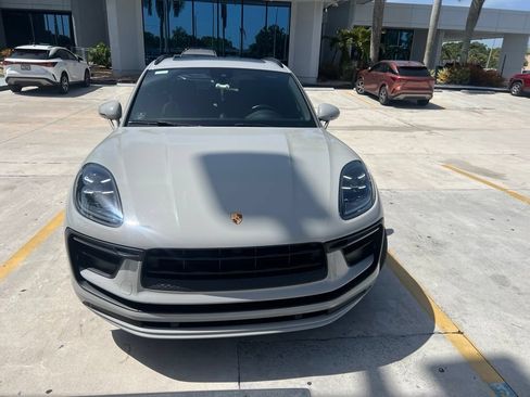 Used 2022 Porsche Macan AWD/4WD image 7