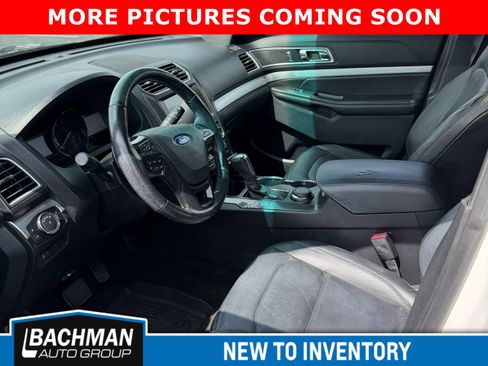 Used 2017 Ford Explorer XLT w/ Equipment Group 202A AWD/4WD image 6