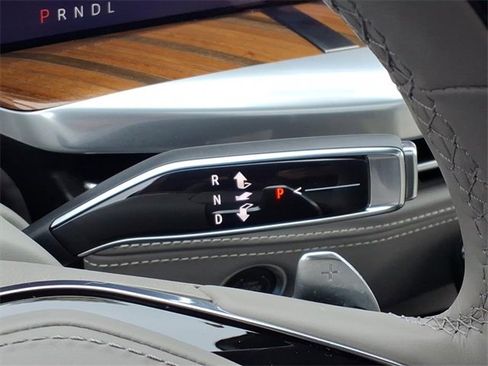 Certified 2025 Cadillac Escalade Premium Luxury Platinum image 28