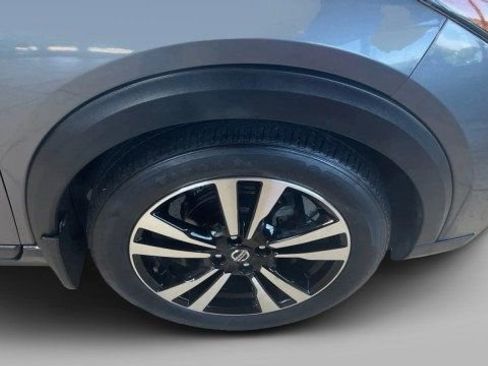 Used 2020 Nissan Kicks SR w/ SR Premium Package FWD image 4