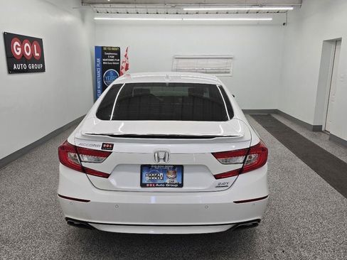 Used 2018 Honda Accord Touring image 10