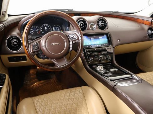 Used 2018 Jaguar XJ L Portfolio image 2
