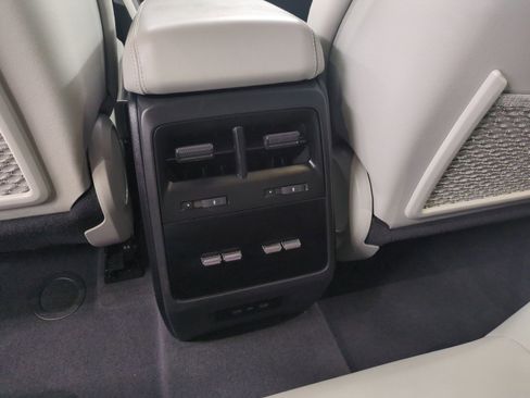 Certified 2025 Porsche Macan 4 Electric AWD/4WD image 19