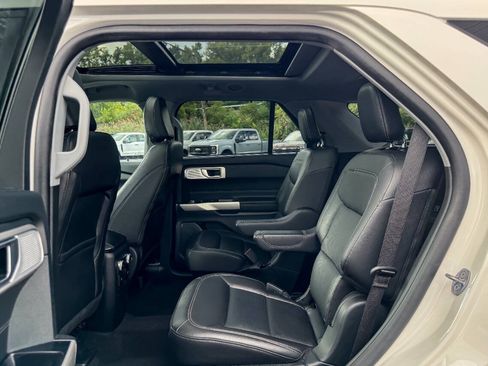 Used 2023 Ford Explorer Limited w/ Limited Technology Package AWD/4WD image 21