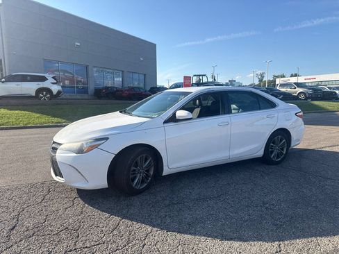 Used 2017 Toyota Camry SE FWD image 12