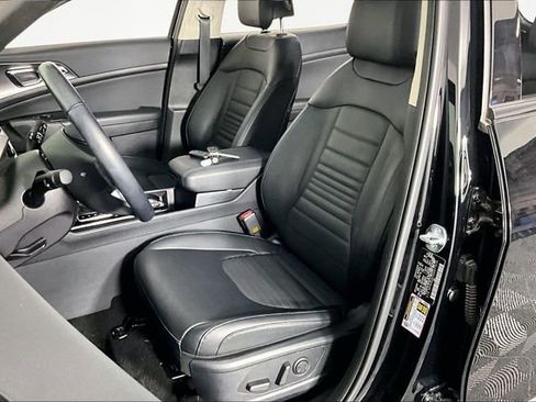 Certified 2025 Kia Sportage SX image 21