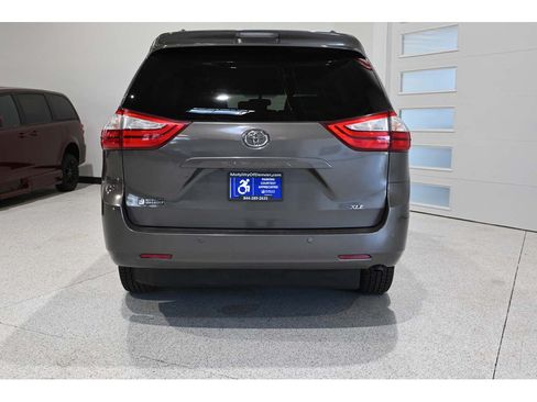 Used 2016 Toyota Sienna XLE w/ XLE Navigation Package FWD image 7