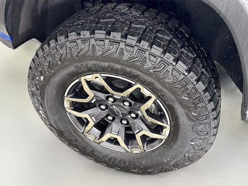 Used 2024 Chevrolet Colorado ZR2 w/ Safety Package image 32