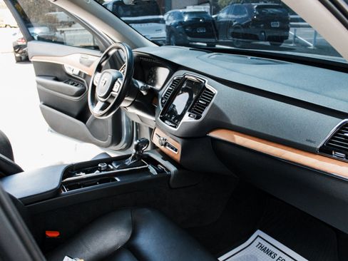 Used 2022 Volvo XC90 T6 Momentum w/ Protection Package Premier AWD/4WD image 28