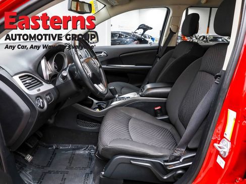 Used 2017 Dodge Journey SE w/ Flexible Seating Group image 14