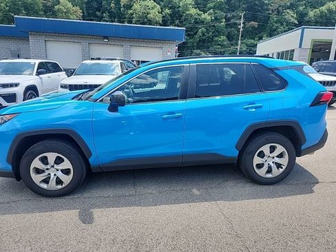 Used 2019 Toyota RAV4 LE w/ Carpet Mat Package AWD/4WD image 4