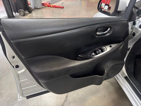 Used 2017 Nissan Leaf SV FWD image 13
