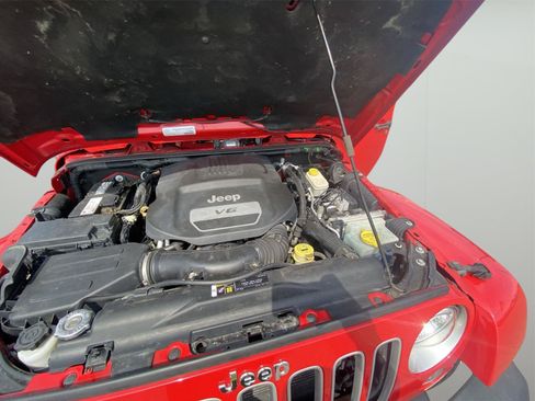 Used 2017 Jeep Wrangler Unlimited Sahara w/ Connectivity Group AWD/4WD image 25