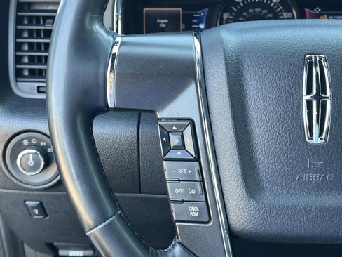 Used 2015 Lincoln Navigator 2WD image 11
