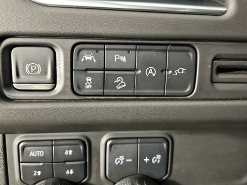 Used 2022 Chevrolet Suburban Premier image 13