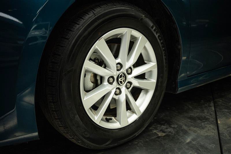 Used 2025 Toyota Camry LE FWD image 3