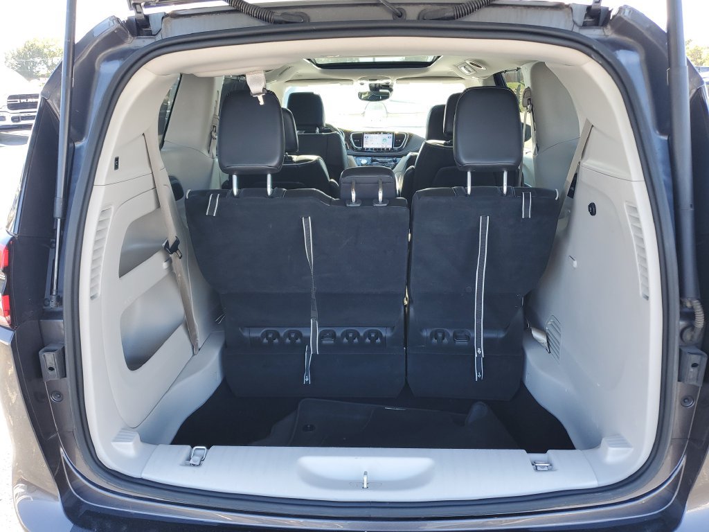 Certified 2023 Chrysler Pacifica Limited FWD image 9