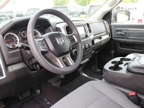 Used 2024 RAM 1500 Classic SLT AWD/4WD image 3