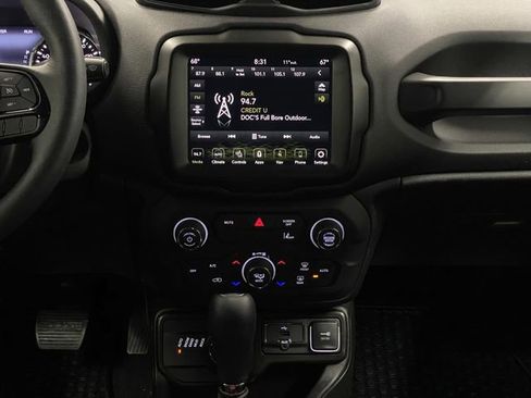 Used 2022 Jeep Renegade Trailhawk w/ Trailer Tow Group image 8