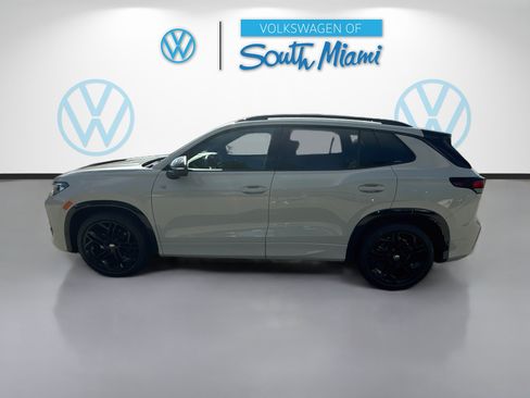 Used 2026 Volkswagen Tiguan SE R-Line FWD image 4