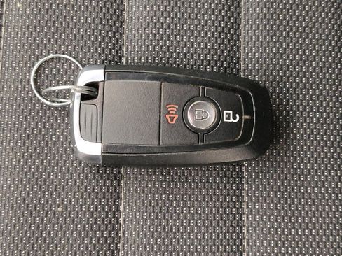 Used 2017 Ford Edge SE AWD/4WD image 32