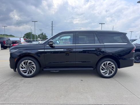 New 2027 Lincoln Navigator Premiere AWD/4WD image 21
