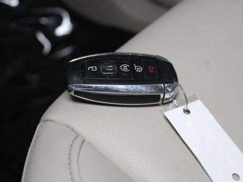Used 2019 Lincoln MKC Premiere FWD image 10