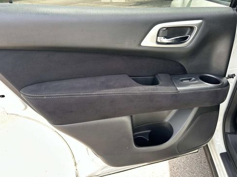 Used 2014 Nissan Pathfinder SV AWD/4WD image 21