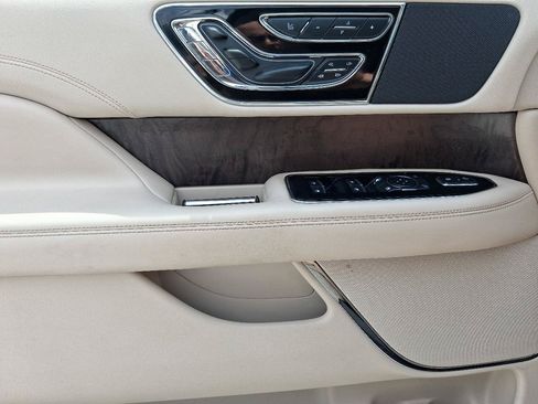Used 2018 Lincoln Navigator Reserve w/ Technology Package AWD/4WD image 17