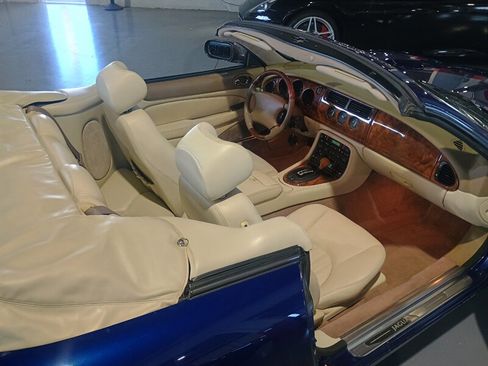 Used 2001 Jaguar XK8 Convertible image 25