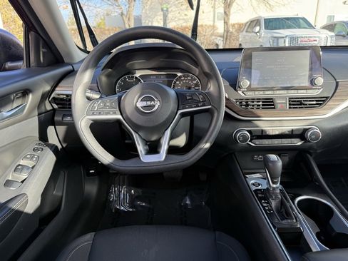 Used 2024 Nissan Altima 2.5 SV image 23