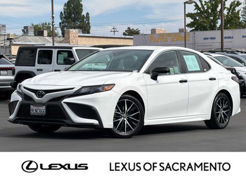 Used 2024 Toyota Camry SE FWD image 1