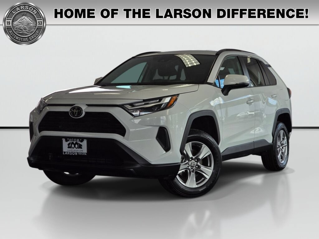 Used 2025 Toyota RAV4 XLE AWD/4WD image 1