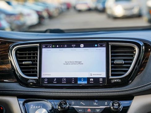 Used 2023 Chrysler Pacifica Limited image 14