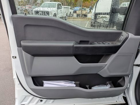 New 2025 Ford F550 4x4 Crew Cab image 15