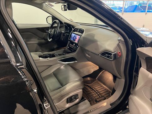 Used 2017 Jaguar F-PACE R-Sport AWD/4WD image 39