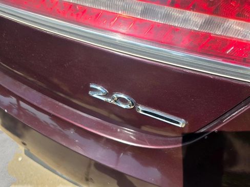 Used 2013 Lincoln MKZ FWD image 16