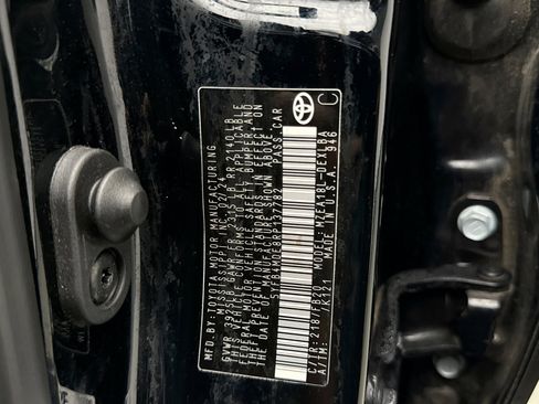 Used 2024 Toyota Corolla LE image 21