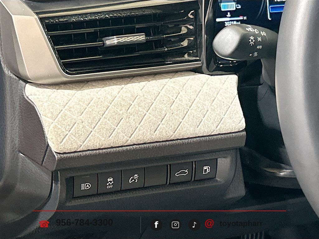 Used 2025 Toyota Camry XLE w/ Premium Package FWD image 9