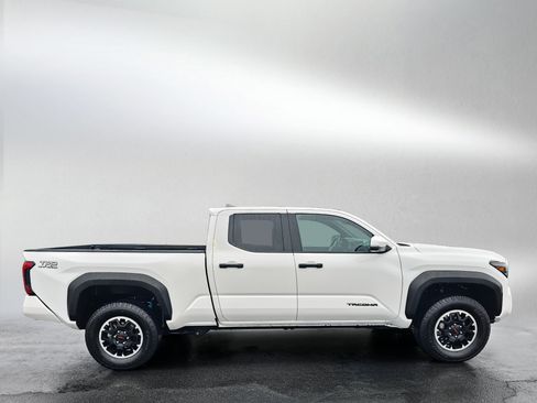 Used 2024 Toyota Tacoma TRD Off-Road w/ TRD Off Road Upgrade Package image 6