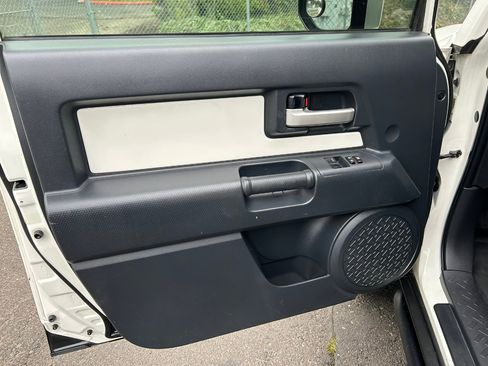 Used 2014 Toyota FJ Cruiser 4WD w/ Upgrade Package image 10