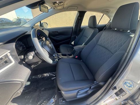 Used 2025 Toyota Corolla LE image 35
